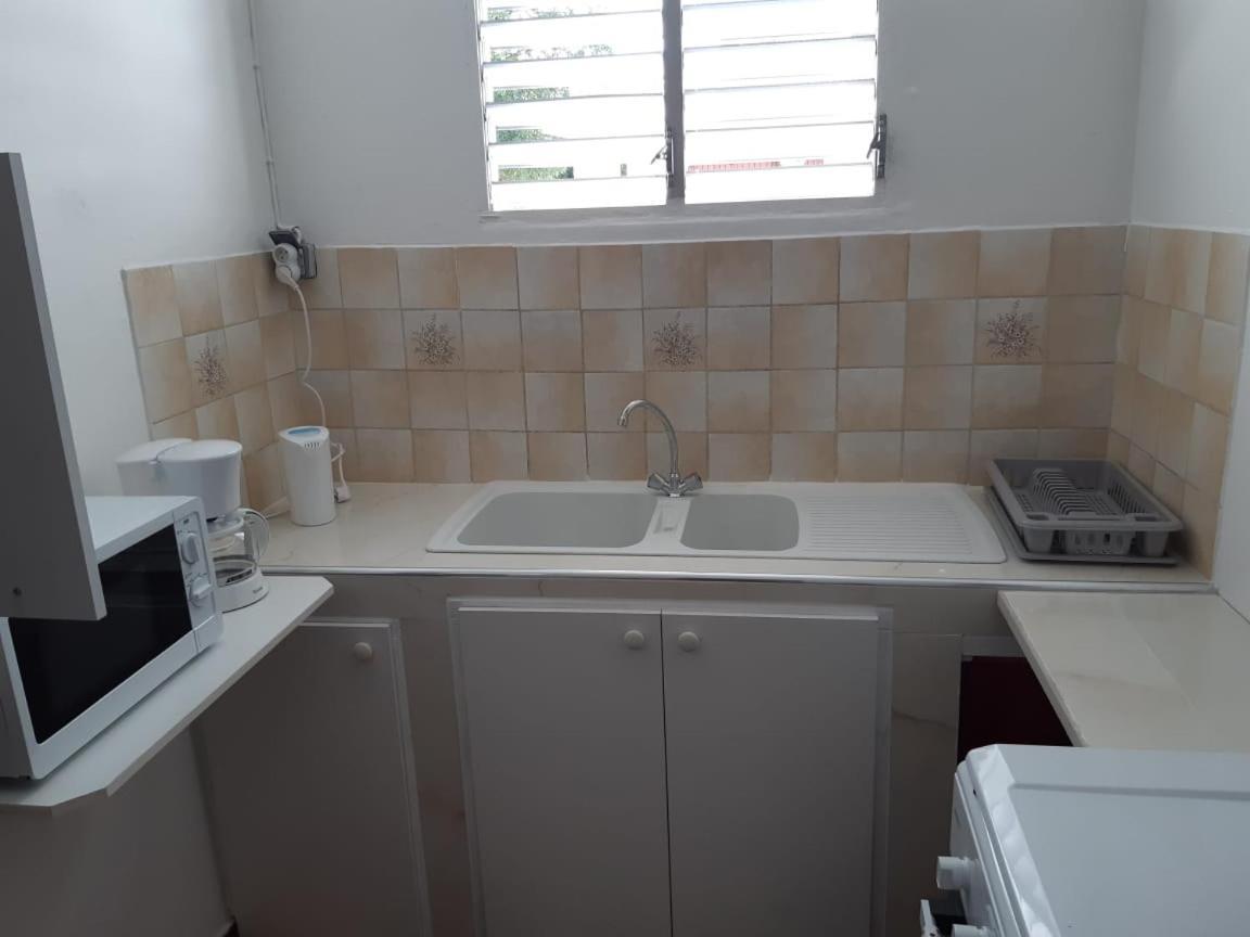 Appartement A Proximite De La Plage Du Bourg ! Sainte-Anne (Grande-Terre) Exterior photo