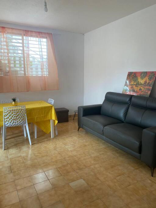 Appartement A Proximite De La Plage Du Bourg ! Sainte-Anne (Grande-Terre) Exterior photo